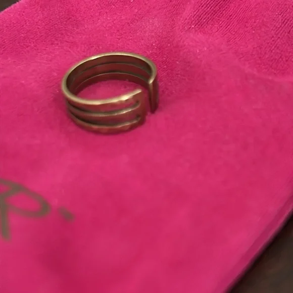 Silpada adjustable hammered brass pinky ring. Never worn. Size 5 - Picture 2 of 5
